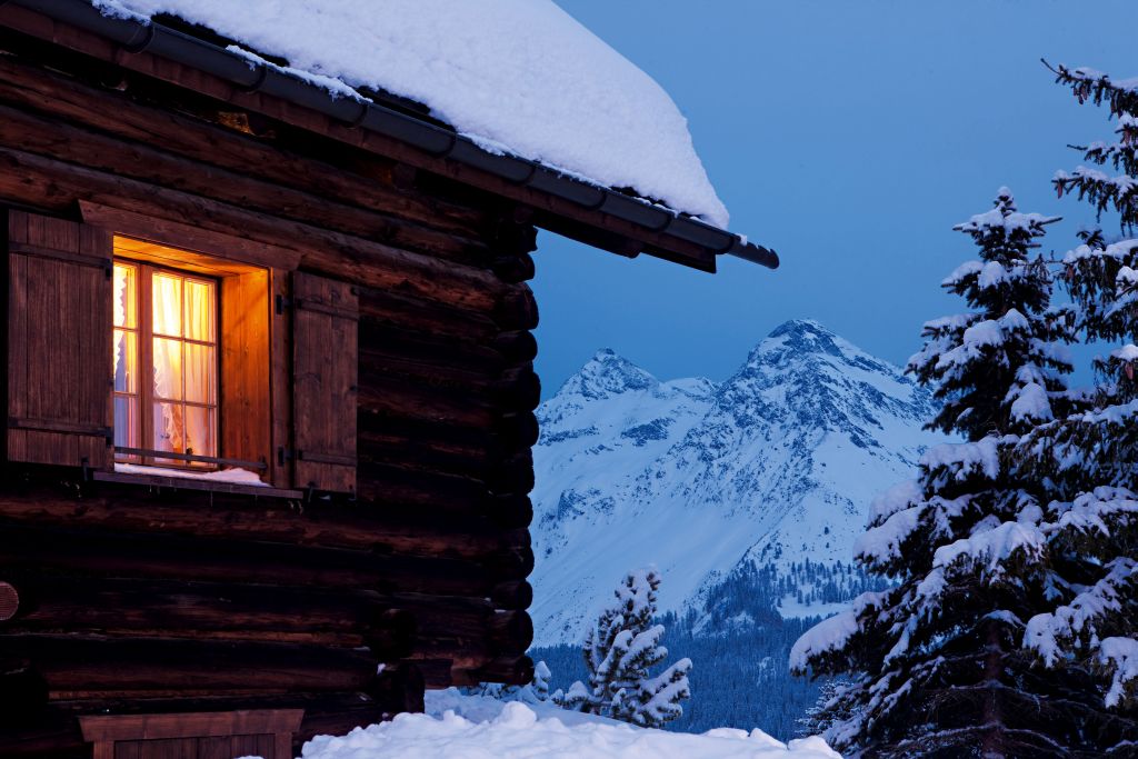 Switzerland. get natural. A cozy cottage in the tradition-rich holiday resort of Arosa is located at the end of the romantic Schanfigg Valley at an altitude of about 1800 meters above sea level in the canton Grabuenden. The imposing mountainscape with its many peaks offers varied winter sports opportunities. Schweiz. ganz natuerlich. Eine heimelige Huette im traditionsreichen Ferienort Arosa im Kanton Graubuenden auf rund 1800 m. Die imposante Gipfelwelt bietet vielseitige Wintersportmoeglichkeiten. Suisse. tout naturellement. Un chalet confortable a Arosa, a environ 1800 m d'altitude. L'environnement montagneux avec ses sommets grandioses offre en hiver de nombreuses possibilites de sports de neige. Copyright by: Switzerland Tourism - By-Line: swiss-image.ch/Christof Sonderegger