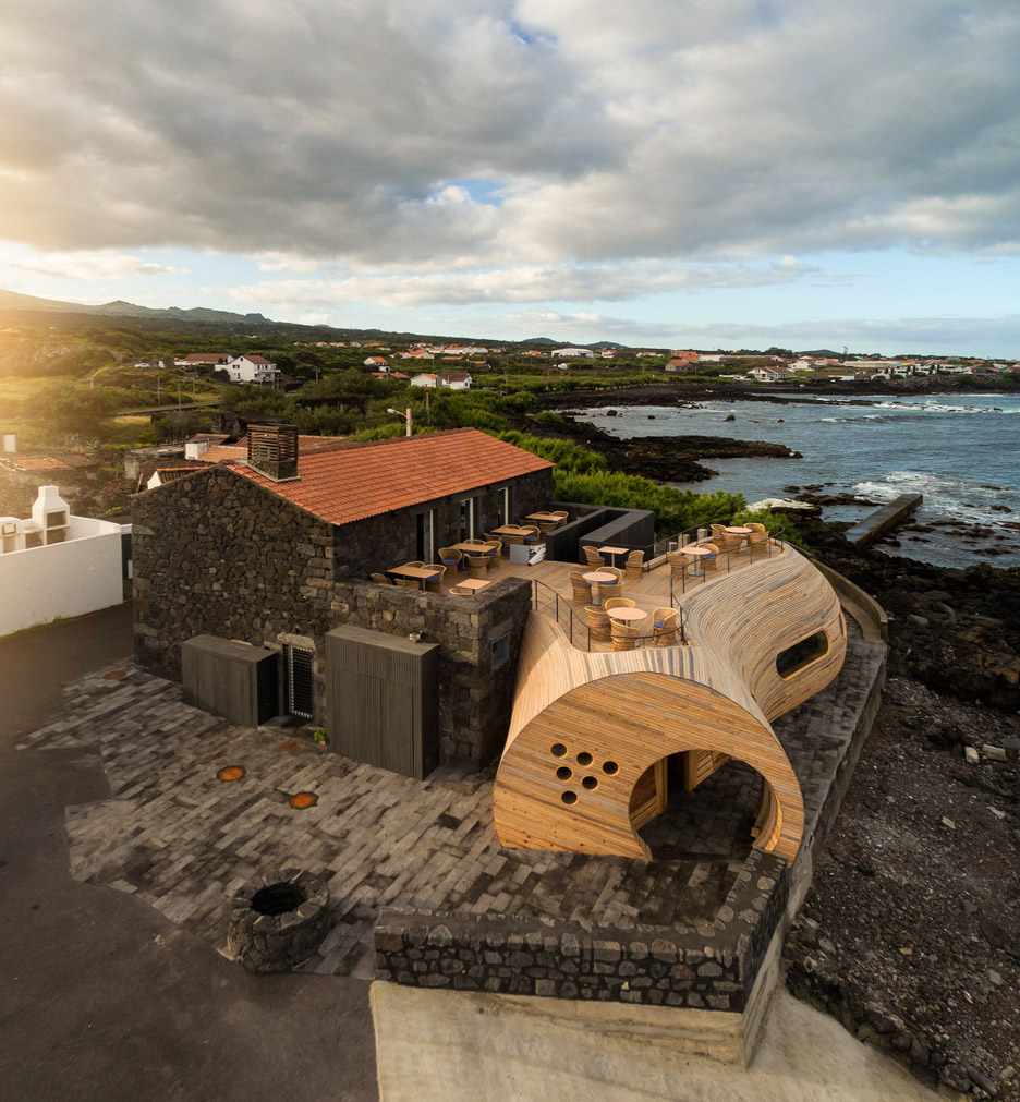 Cella-Bar_FCC-Arquitectura-Paulo-Lobo_dezeen_936_0