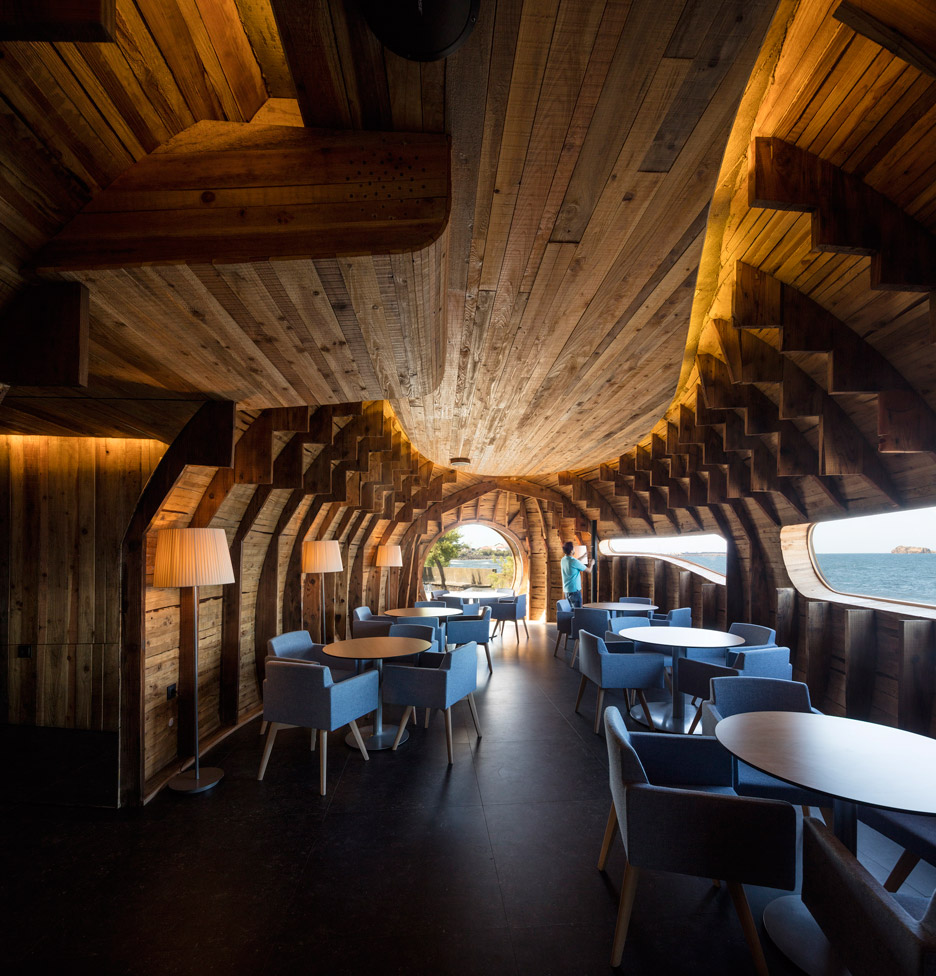 Cella-Bar_FCC-Arquitectura-Paulo-Lobo_dezeen_936_31