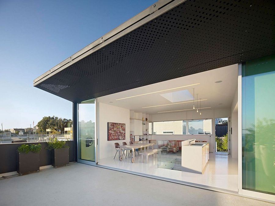 Penthouse-level-of-the-San-Francisco-home-with-kitchen-and-dining-space