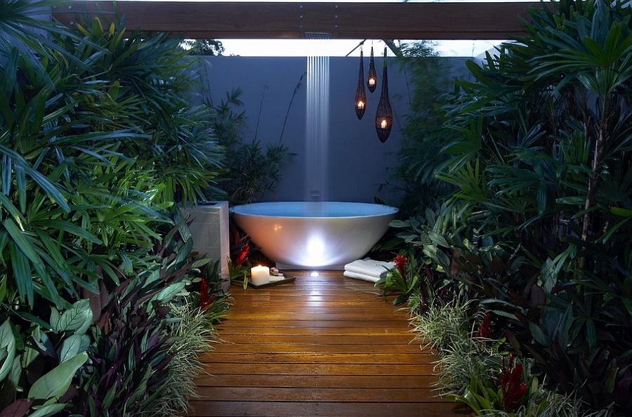 Rain-shower-above-the-bathtub-in-the-patio