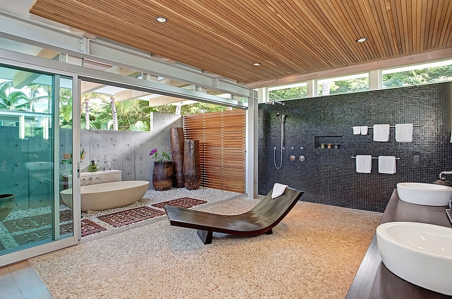 Relaxing-outdoor-bath-design-that-is-conneted-with-an-indor-bathroom