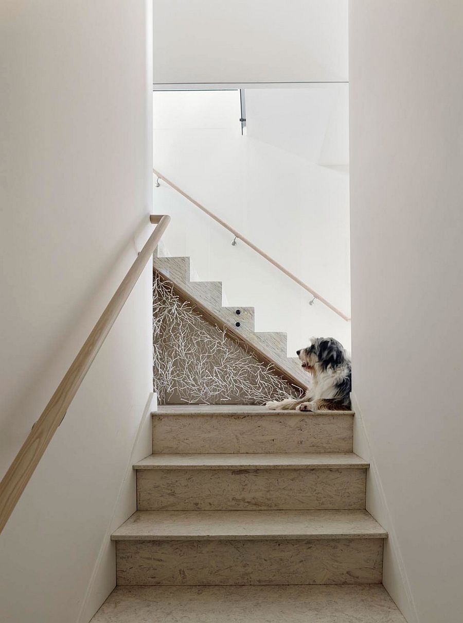 Simple-staircase-design-draped-in-minimal-hues-and-stone-steps