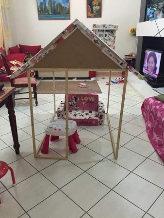 grandfather-builds-cardboard-playhouse-for-his-littler-grandaughter-2__700-338x450