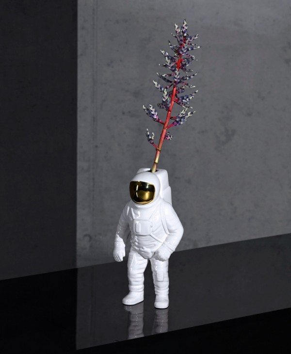 modern-pop-art-astronaut-vase-600x730