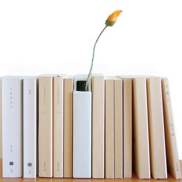 perfect-vase-for-book-lovers-600x600