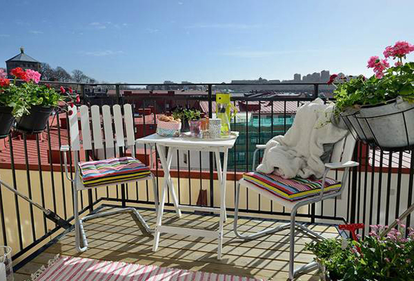 stylish-summer-balcony-garden