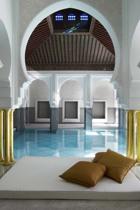 1464580437-1464203497-hotel-pools-lamamounia-morocco