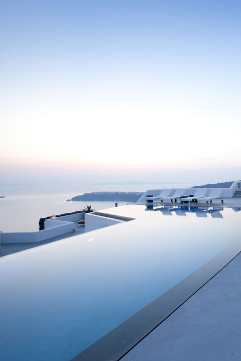 1464580502-1464206316-hotel-pools-grace-santorini