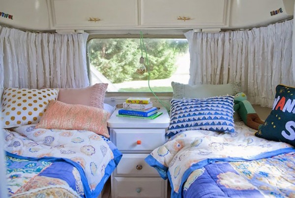 Airstream-bedroom-with-two-twin-beds-600x403