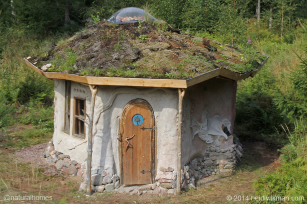 Heidis-cob-hut2