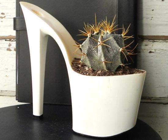 upcycled-stiletto-planters-2_mVFZ2_24429