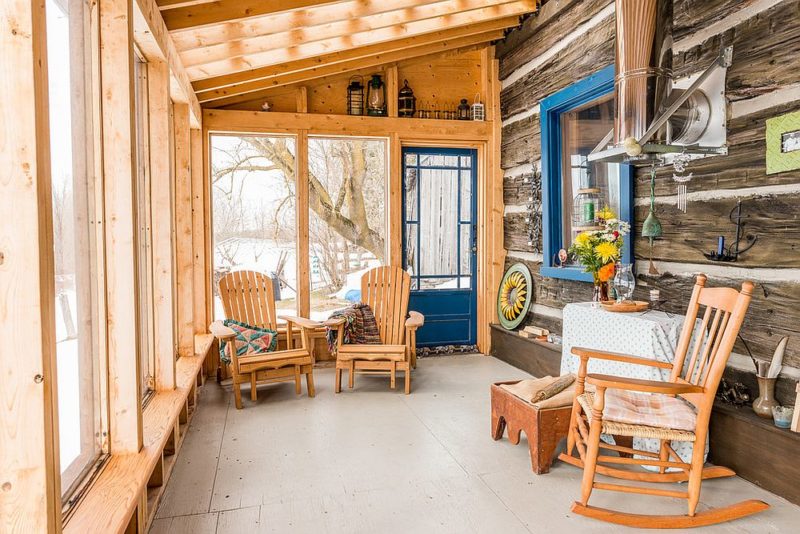 a-dash-of-blue-enlivens-the-cool-and-modest-rustic-sunroom-draped-in-wood