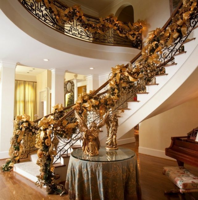 decoracion-de-navidad-estilo-americano-escaleras-guirnalda