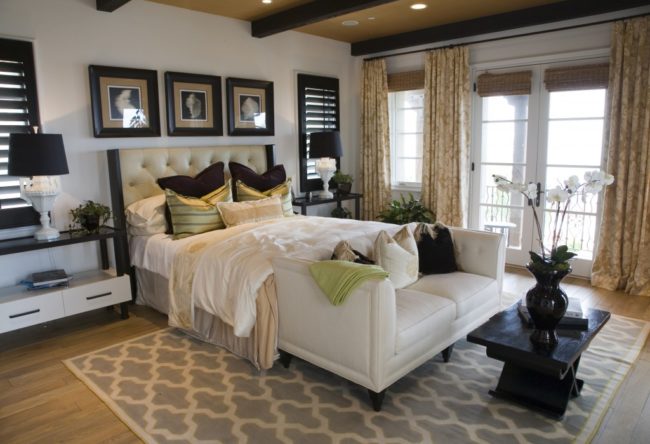 trendy-area-rug-with-tufted-headboard-in-gorgeous-bedroom-idea-plus-leather-bench-with-arms-design